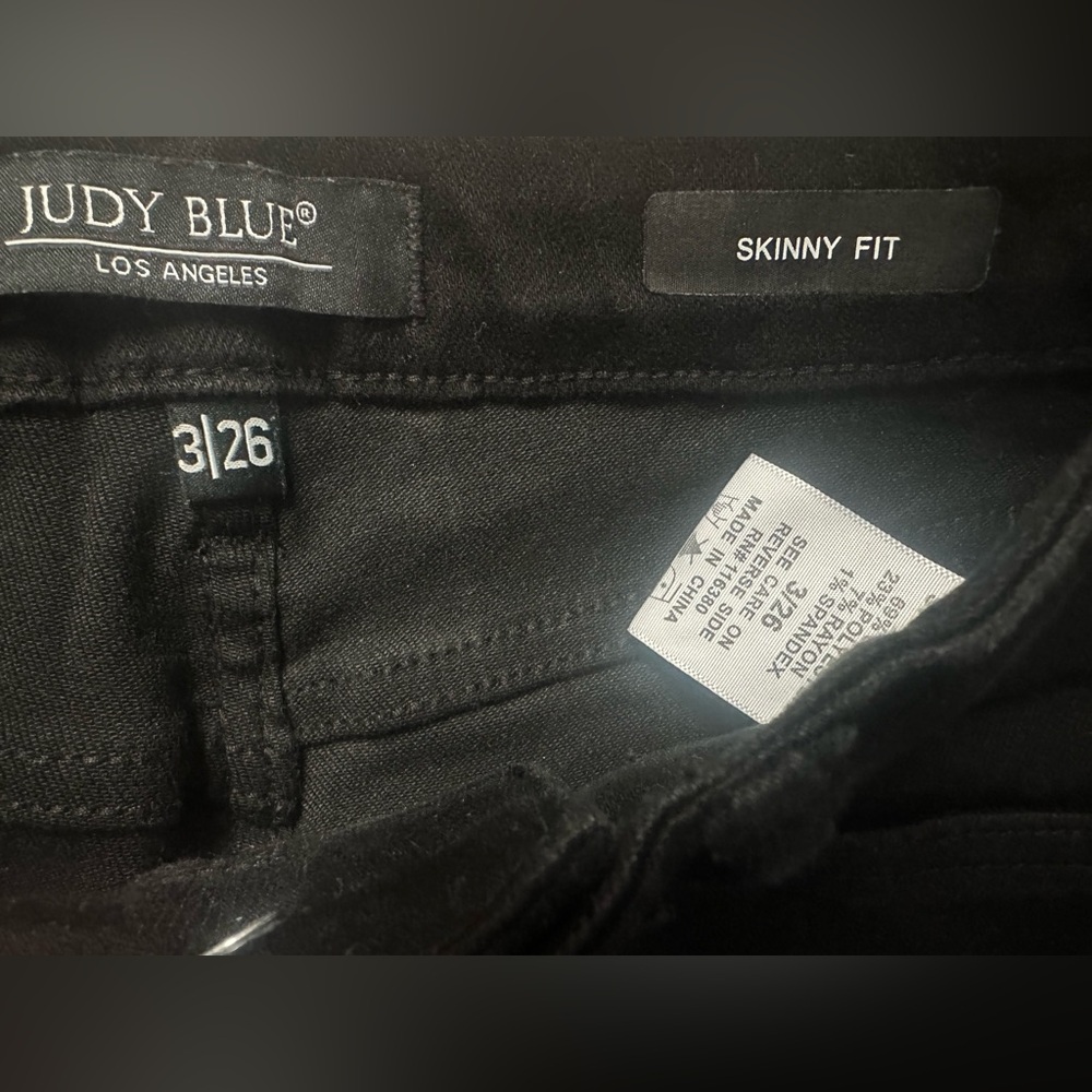 Judy Blue jet black skinny jeans - Picture 3 of 4